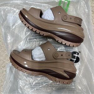 crocs mega crush sandals - latte